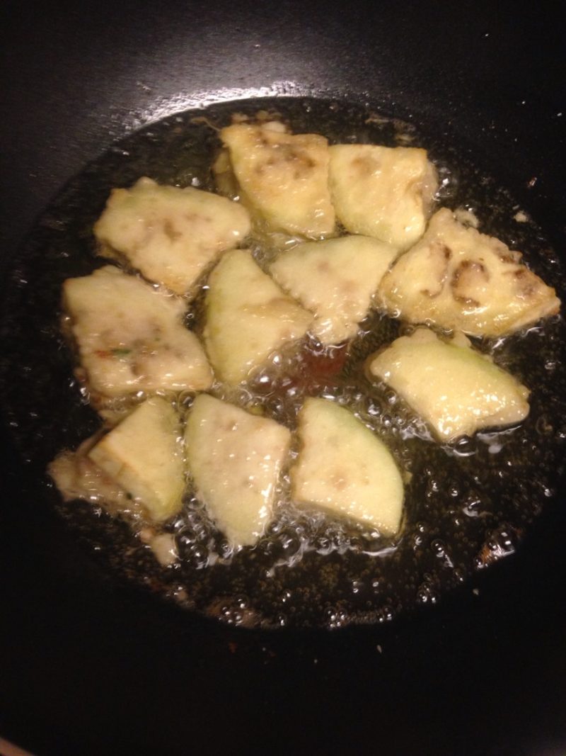 Steps for Making Tomato Braised Eggplant with Minced Meat