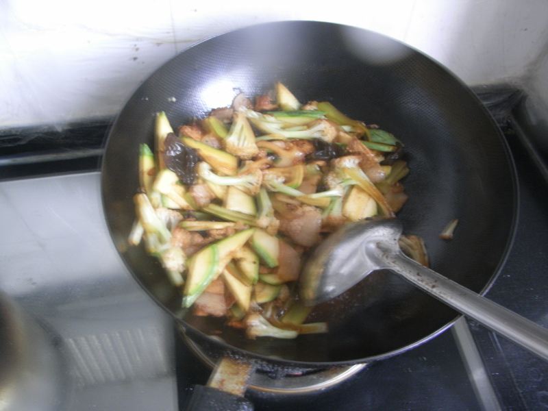 Stir-Fried Pork Slices with Various Vegetables - Cooking Steps