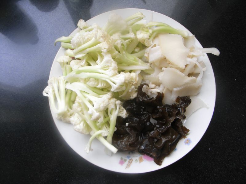 Stir-Fried Pork Slices with Various Vegetables - Cooking Steps