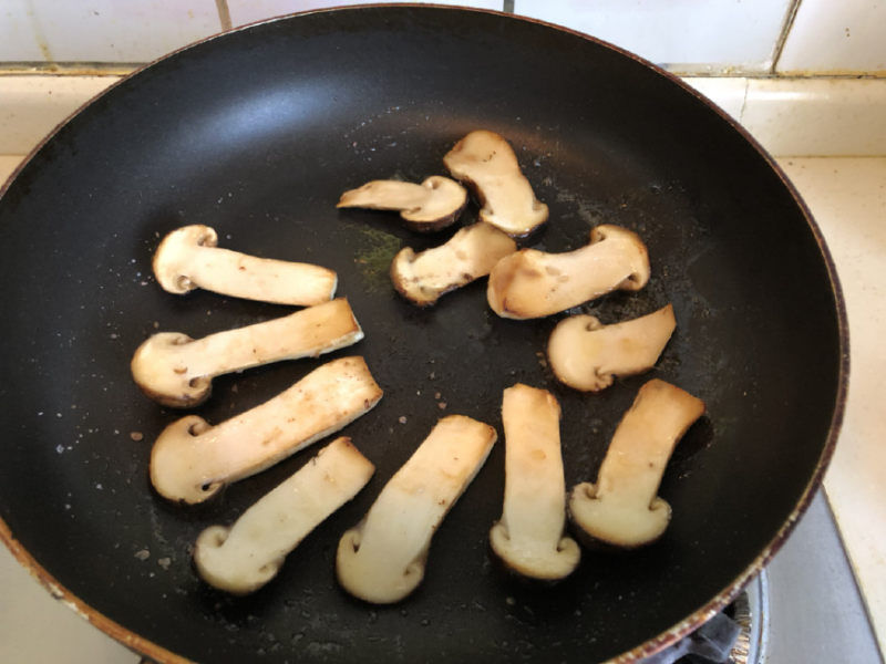 Steps to Make Matsutake Mushroom and Steamed Egg