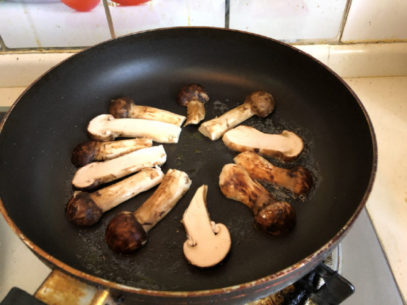 Steps to Make Matsutake Mushroom and Steamed Egg