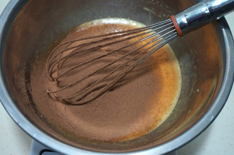 Steps for Making Cocoa Cream Nut Cake