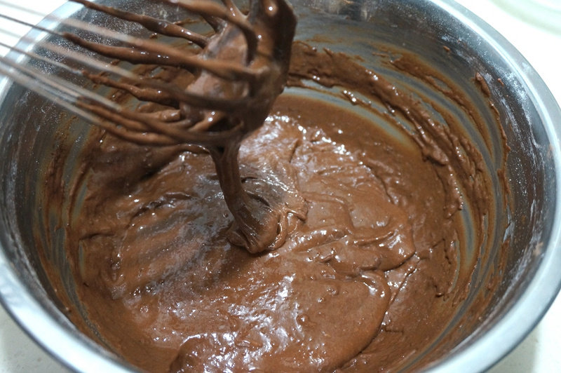 Steps for Making Cocoa Cream Nut Cake