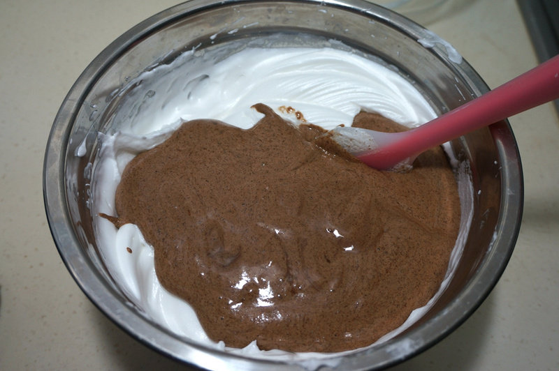 Steps for Making Cocoa Cream Nut Cake