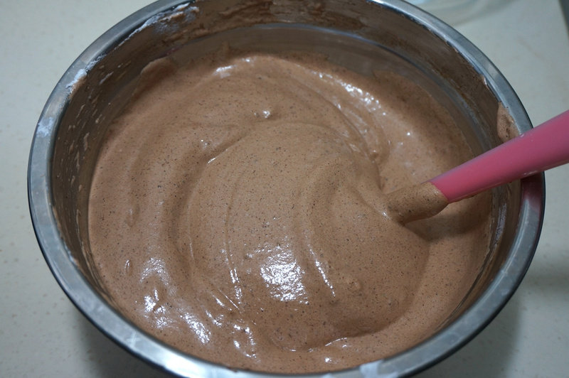 Steps for Making Cocoa Cream Nut Cake