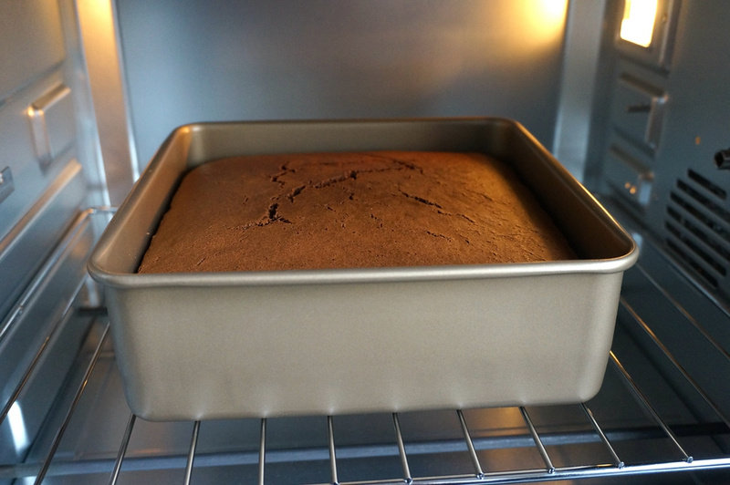 Steps for Making Cocoa Cream Nut Cake