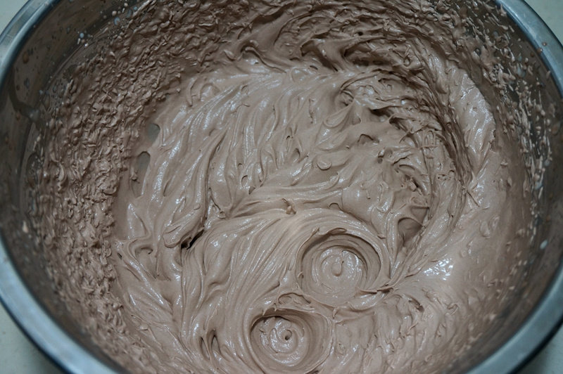 Steps for Making Cocoa Cream Nut Cake