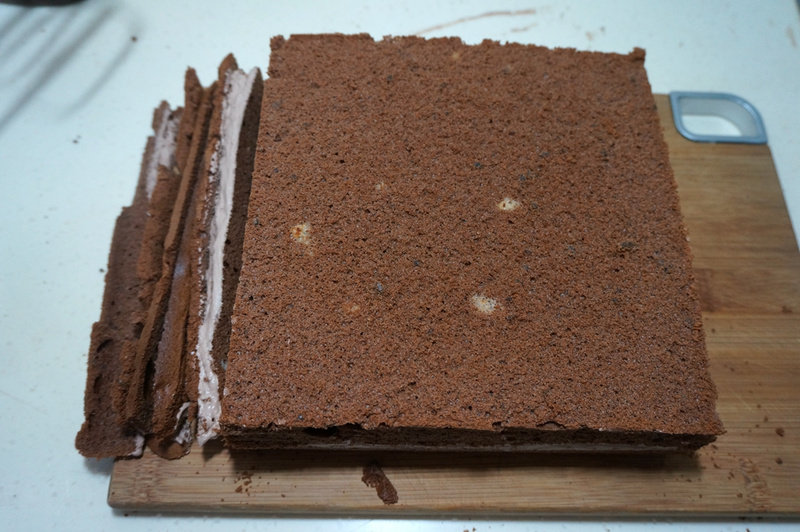 Steps for Making Cocoa Cream Nut Cake