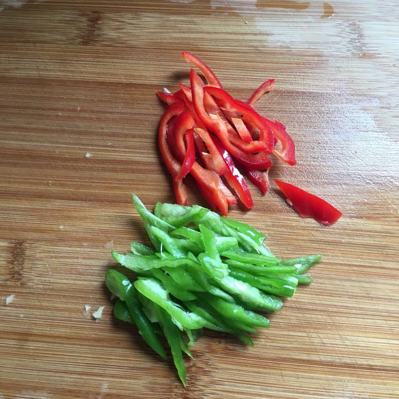 Steps for Stir-fried Pork with White Jade Mushroom