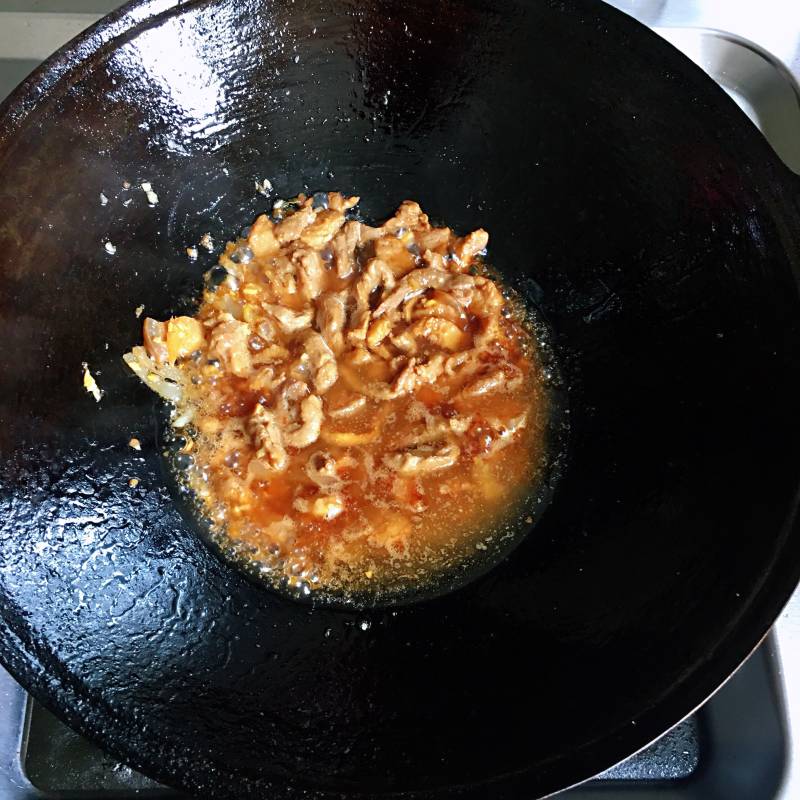 Steps for Stir-fried Pork with White Jade Mushroom