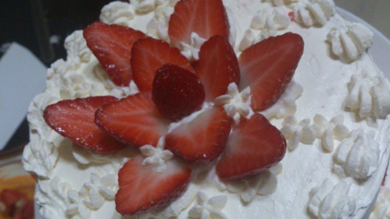 Steps for Making Strawberry Cream Cake