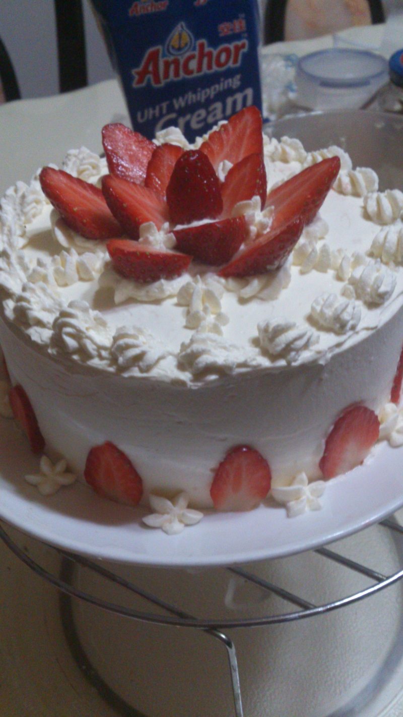 Steps for Making Strawberry Cream Cake