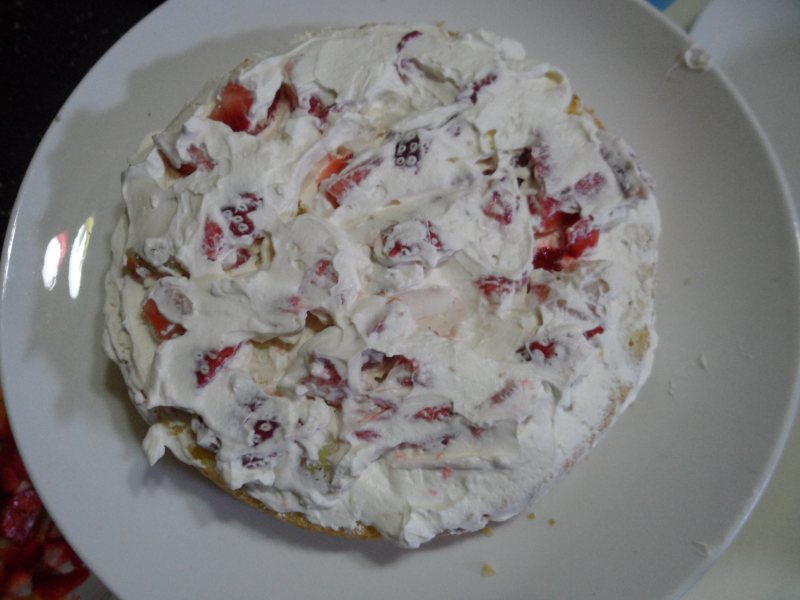 Steps for Making Strawberry Cream Cake