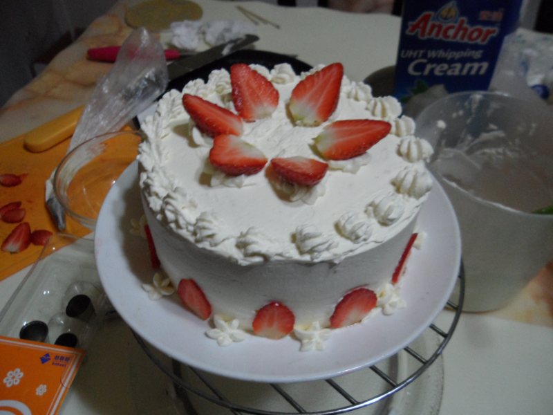 Steps for Making Strawberry Cream Cake