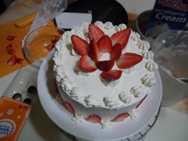 Steps for Making Strawberry Cream Cake