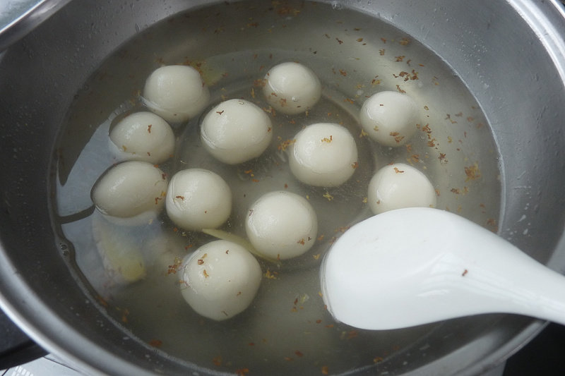 Steps to Make Coconut Milk Grape Tangyuan