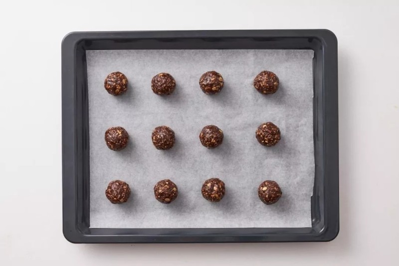 Steps to Make Oat Chocolate Energy Balls