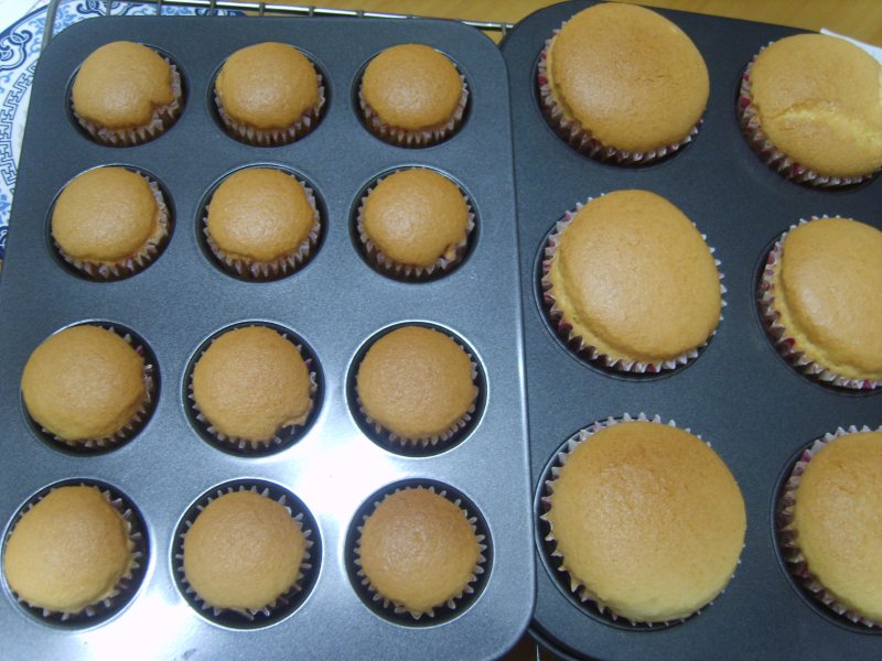 Steps for Making Old-Fashioned Mini Cakes