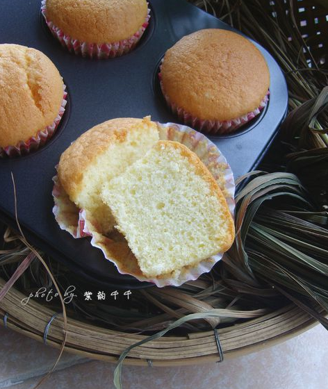 Steps for Making Old-Fashioned Mini Cakes