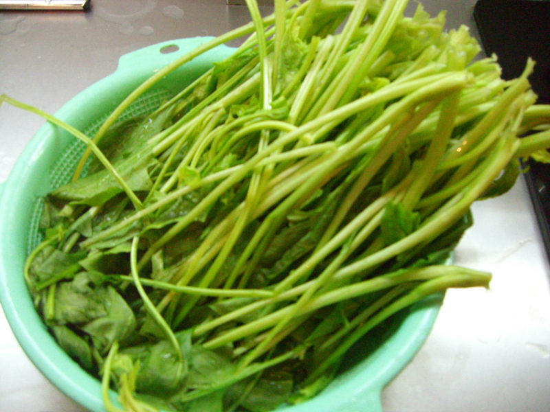 Steps for Making Spinach Noodles