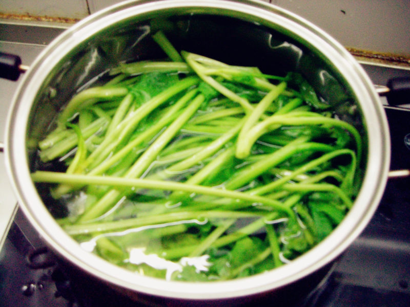 Steps for Making Spinach Noodles