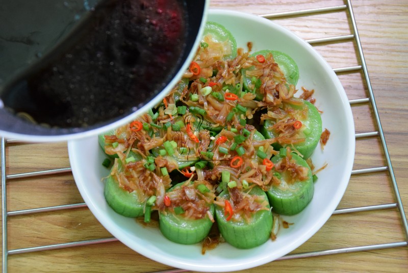 Steps to Make Steamed Loofah with Garlic and Dried Scallop