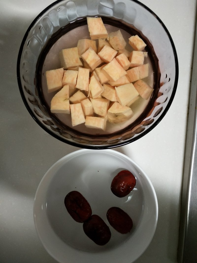 Steps for Making Red Date and Sweet Potato Sugar Water