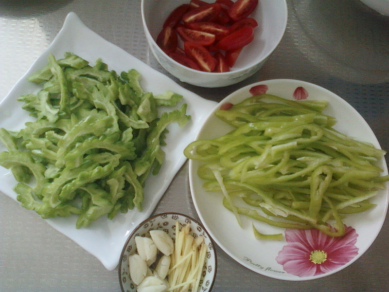 Spicy Stir-Fried Bitter Melon Steps