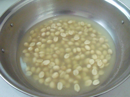 Steps for Making Peanut Milk Soup