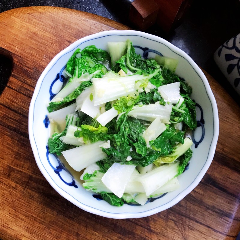 Steps for Making Garlic Tower Vegetables