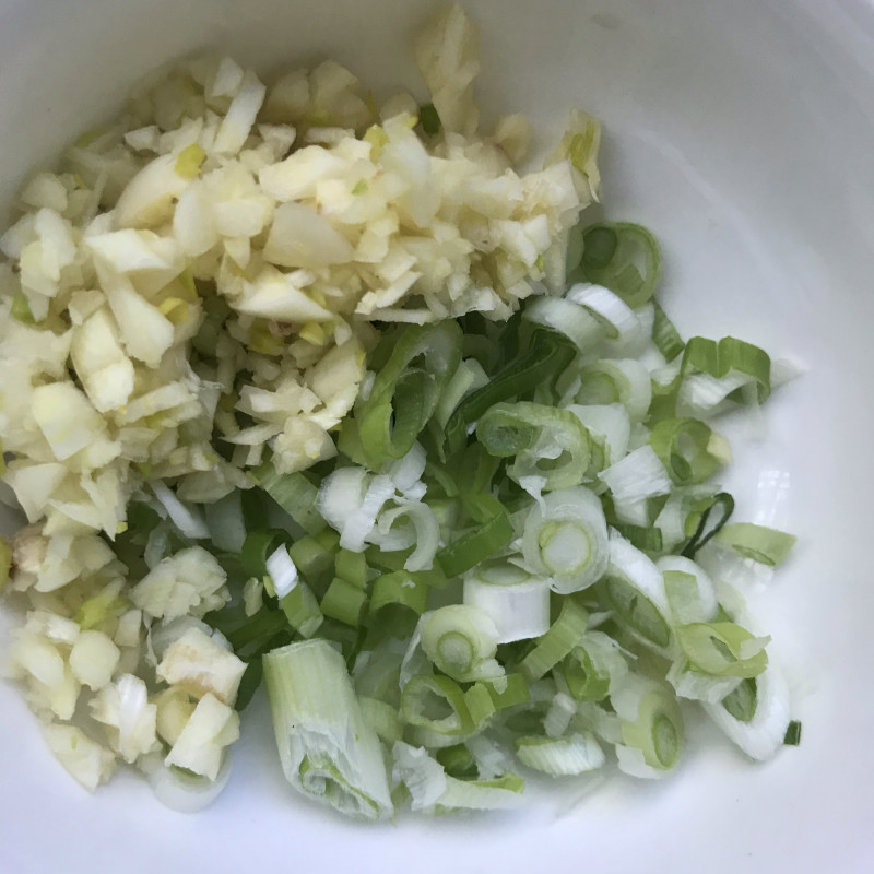 Steps for Making Garlic Tower Vegetables