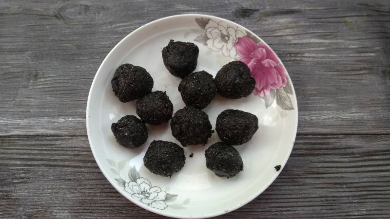 Steps to Make Black Sesame Puppy Buns