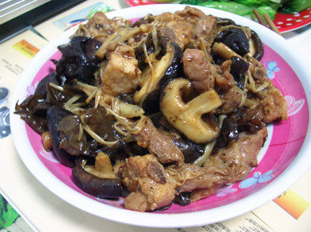 Braised Pork Ribs with Assorted Mushrooms