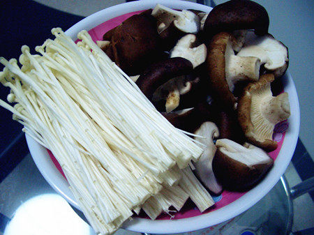 Steps for cooking Braised Pork Ribs with Assorted Mushrooms