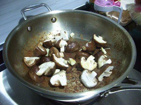 Steps for cooking Braised Pork Ribs with Assorted Mushrooms