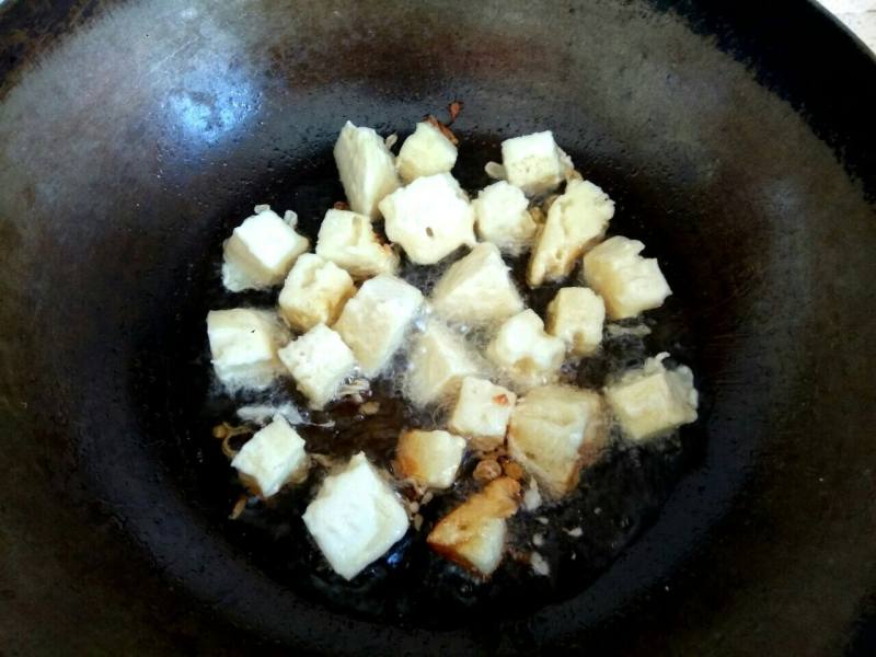 Stir-Fried Bread Cubes Cooking Steps