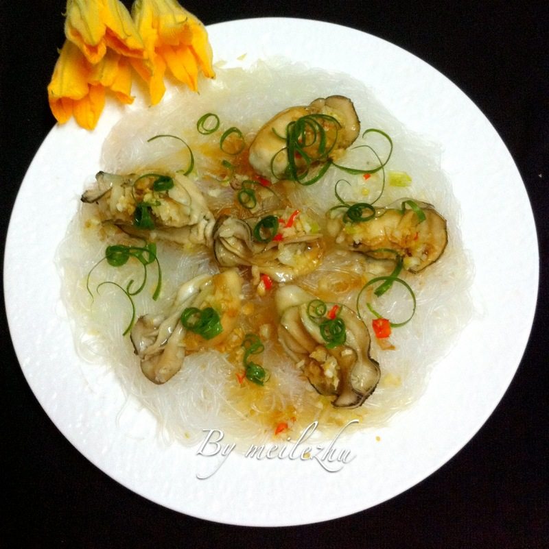 Steamed Oysters with Garlic and Vermicelli