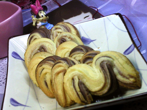 Two-color Curve Pastry