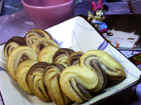 Two-color Curve Pastry