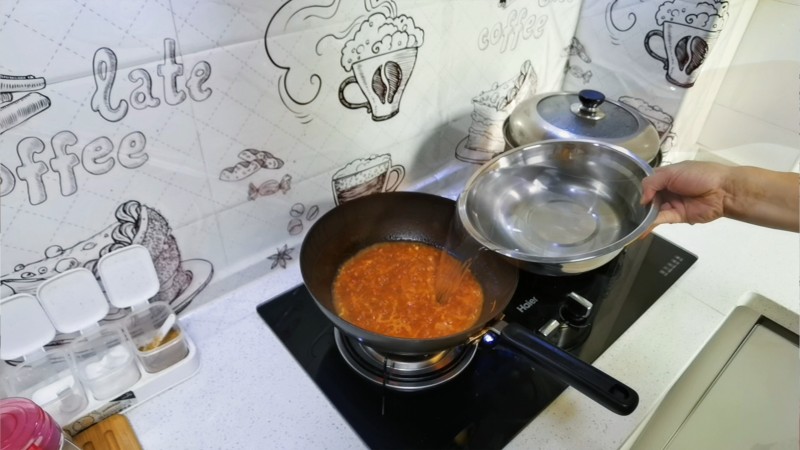 Steps for cooking Tomato and Egg Cat Ear Noodles