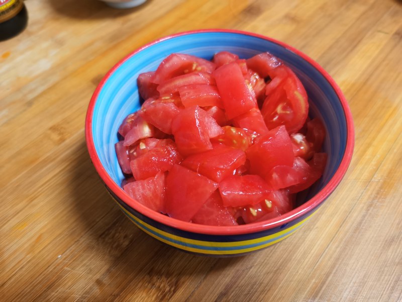 Steps for cooking Tomato and Egg Cat Ear Noodles