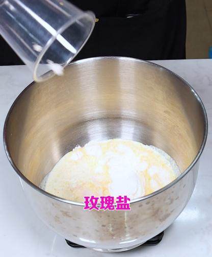 Detailed Steps for Making the Popular Ins Cake Milk Tea