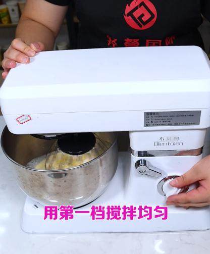 Detailed Steps for Making the Popular Ins Cake Milk Tea