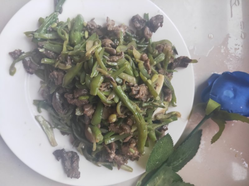 Detailed Steps for Cooking Easy and Delicious Green Bean and Beef Stir Fry