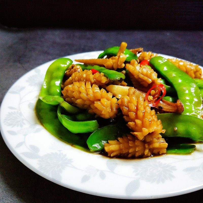 Squid Stir-Fried Snow Peas (How to Soak Dried Squid)