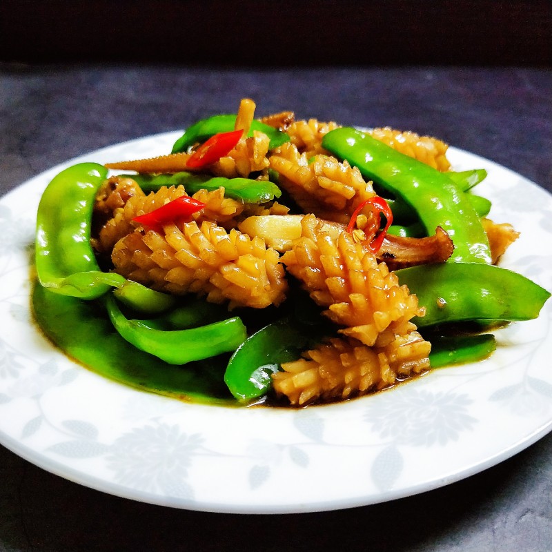 Squid Stir-Fried Snow Peas (How to Soak Dried Squid)