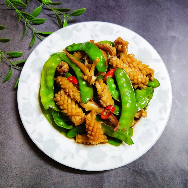 Squid Stir-Fried Snow Peas (How to Soak Dried Squid)