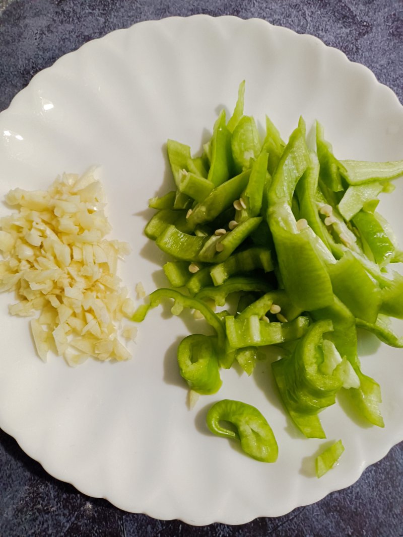 Steps to Make Sautéed Eggplant in Soy Sauce