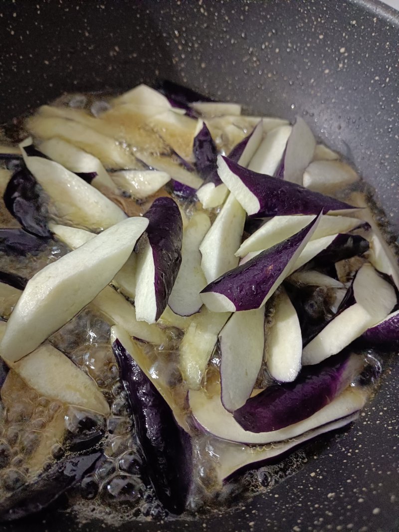 Steps to Make Sautéed Eggplant in Soy Sauce