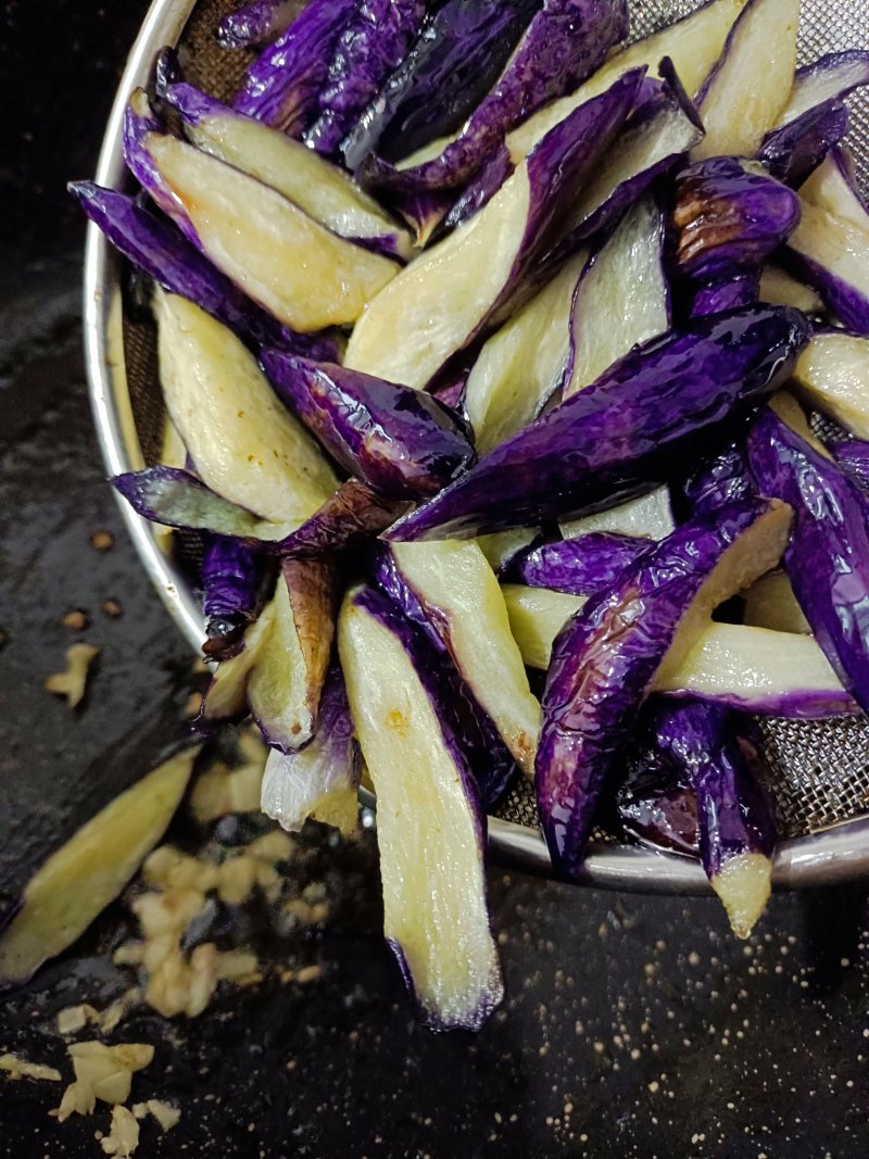 Steps to Make Sautéed Eggplant in Soy Sauce